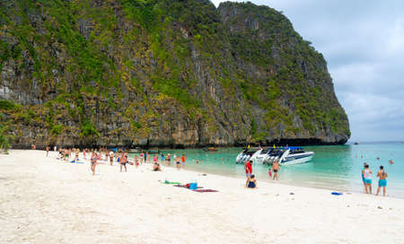 PHI PHI ISLANDS, THAILAND - APRIL 4: Unidentified people visit the bay with white sand beach on April 4, 2014 in Phi Phi Islands, Thailand.のeditorial素材