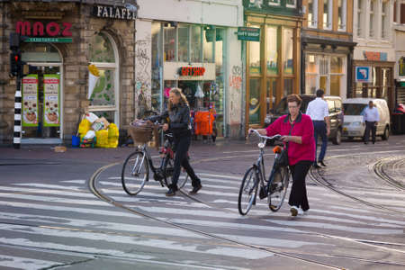 AMSTERDAM - AUGUST 29: Unidentified people go to work in the morning on August 29, 2014 in Amsterdam.のeditorial素材