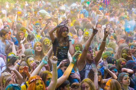 MOSCOW - SEPTEMBER, 27: Young people having fun at the event Big Pillows Battle and Holi paints festival on September 27, 2015 in Moscowのeditorial素材