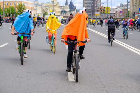 Moscow, Russia - May 28, 2017: Many cyclists participate in bicycle parade around the city centreのeditorial素材