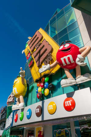 Las Vegas, USA - September 10, 2018: People attend M MS World Candy Store at the Stripのeditorial素材