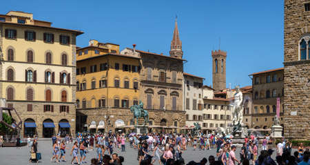 Florence, Italy - August 1, 2019: Tourists visiting the most famous attractions and monuments in old city, Fountain of Neptuneのeditorial素材