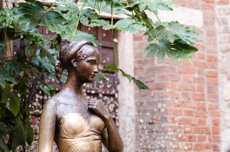 statue of Juliet, Juliet's house, Verona, Italyの写真素材