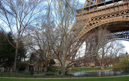 Gardens with a pond under the Eiffel Tower の写真素材