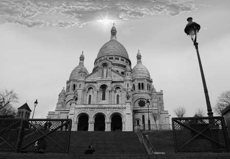 The Basilica of the Sacred Heart on Montmartre hill の写真素材