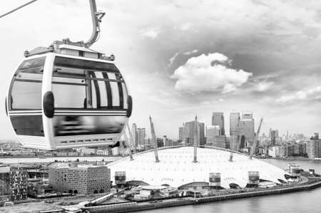 Cable car and London skyline.のeditorial素材