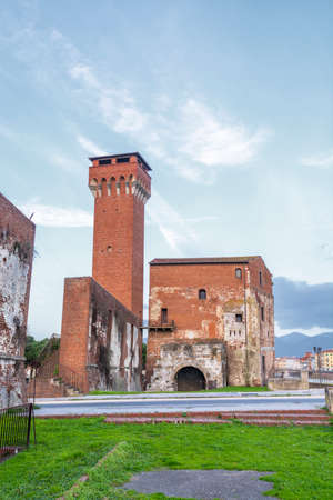 Cittadella: Old building along the river arno.の写真素材