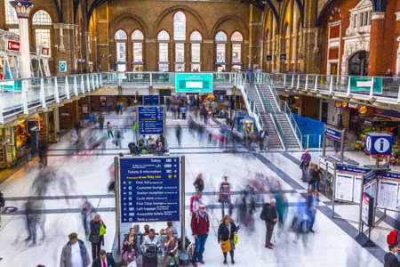 LONDON - SEPT 28 : Inside view of Liverpool Street, September 28, 2013 in London.  Since 1874, third busiest railway terminus after Waterloo, Victoria, served 53 million passenger between 2010 - 2011.のeditorial素材