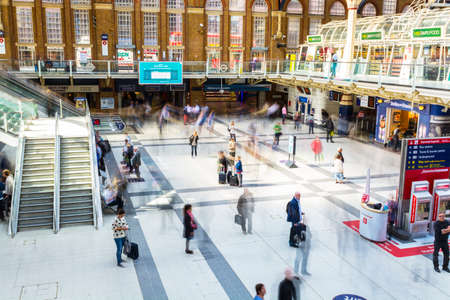 LONDON - SEPT 28 : Inside view of Liverpool Street, September 28, 2013 in London.  Since 1874, third busiest railway terminus after Waterloo, Victoria, served 53 million passenger between 2010 - 2011.のeditorial素材