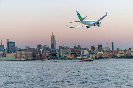 Take-off over Manhattanのeditorial素材