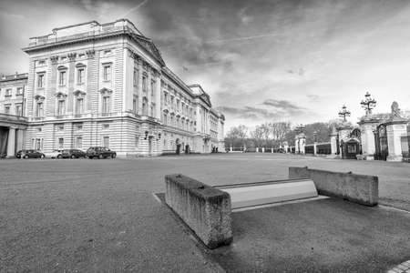 Inside Buckingham Palace area.のeditorial素材