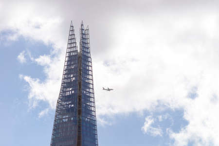LONDON, ENGLAND - 25 SEPTEMBER 2017 - View of the Shard of Glass building, a landmark modern skyscraper near London Bridge. It is the tallest building in the United Kingdom.のeditorial素材