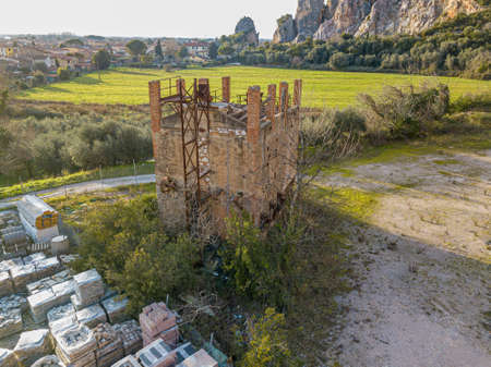 Old tower crushing rocks in abandonment.の写真素材