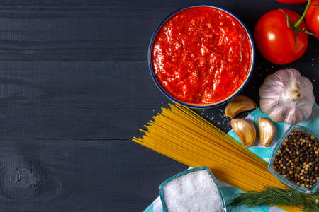 Homemade tomato sauce with garlicの写真素材