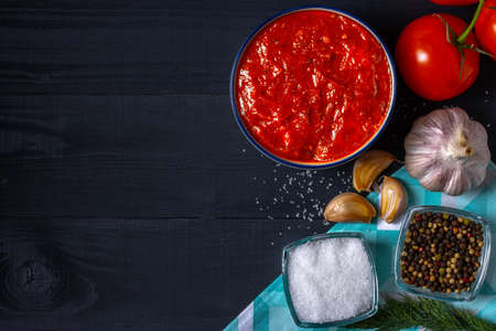 Homemade tomato sauce with garlicの写真素材