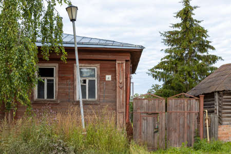 Suzdal, Vladimirskaya oblast / Russia - 08.01.2020: Abandoned wooden house in ancient townのeditorial素材