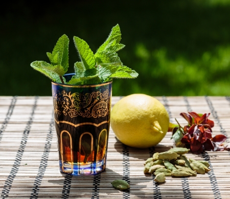 Arabic traditional refreshing mint teaの写真素材