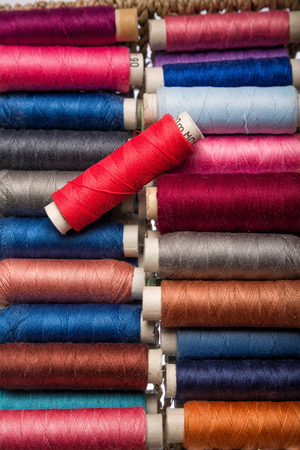 Multi colored yarns and tools to tailor