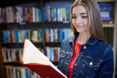 Young Woman Or Student Browsing Books In Book Storeの写真素材