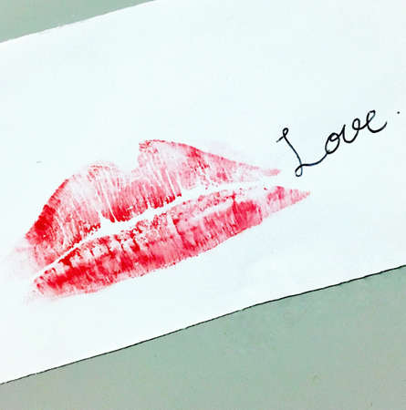 Lipstick Kisses on paperの素材