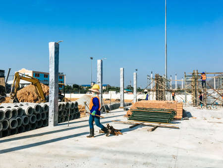 Construction worker is steel wire tie working at outdoor.のeditorial素材