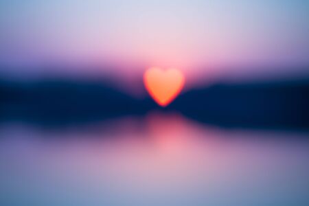 Fuzzy heart-shaped sun, defocused backgroundの写真素材