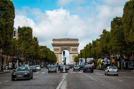 Paris / France - September 10th 2017: View of arc de triomphe from the middle of the champs de elysee between cars during daytimeのeditorial素材