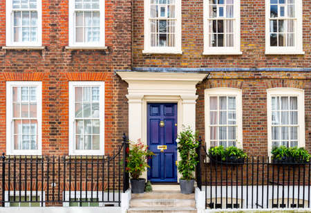 The facade to a traditional town house typical to the district of central Londonの写真素材