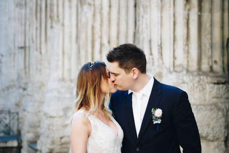 Bride and groom posing on the old streets of Rome, Italyの写真素材
