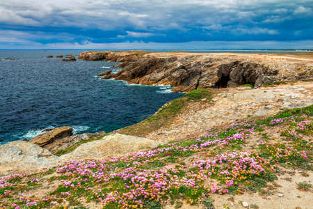 Rocky costline view of Pointe du Percho, Peninsula of Quiberon, Britanny (Bretagne), France.の写真素材