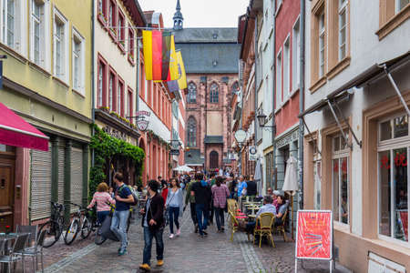 Heidelberg, Germany - May 6, 2017: Marketplace crowded with tourists and Town Hall in Heidelberg in Germany. Heidelberg is a city in Baden-Wurttemberg in Germany.のeditorial素材