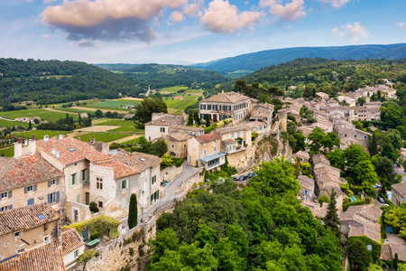 Menerbes village in Provence on a summer day, France, Luberon, Vaucluse. Village of Menerbes, the village and the Luberon mountains also called the most beautiful village of Luberon, France, Provence.の写真素材