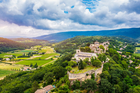 Menerbes village in Provence on a summer day, France, Luberon, Vaucluse. Village of Menerbes, the village and the Luberon mountains also called the most beautiful village of Luberon, France, Provence.の写真素材