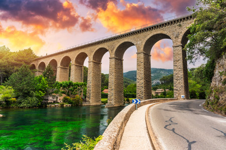 Pont-aqueduc de Galas (Galas Aqueduct Bridge) national historic monument over river Sorgue, Fontaine-de-Vaucluse, Provence, France. Pont-aqueduc de Galas over river Sorgue, Fontaine de Vaucluse.の写真素材