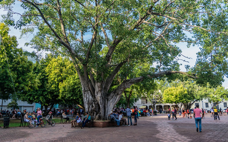 SANTO DOMINGO, DOMINICAN REPUBLIC - SEPTEMBER 10, 2017: Sunday afternoon, people gather in the Colon Park.のeditorial素材