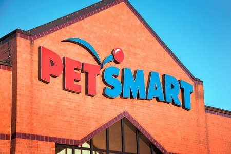 Springfield, Missouri - November 1, 2019: PetSmart Inc. is an American retail chain engaged in the sale of specialty pet animal products and small pet animals for sale and adoption.のeditorial素材