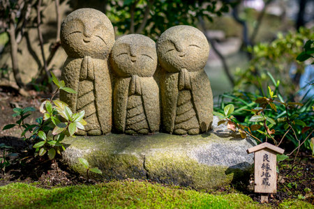 sculpture of little baby angels praying in Kamakura Japanのeditorial素材