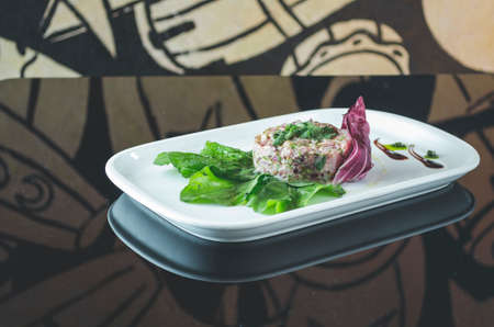 tuna tartare with arugula and olive oil