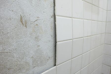crack old ceramic tiles bathroomの写真素材