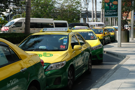 Bangkok, Thailand - March 14, 2018 :Taxis are waiting for passengers. The front of Seacon Square department storeのeditorial素材