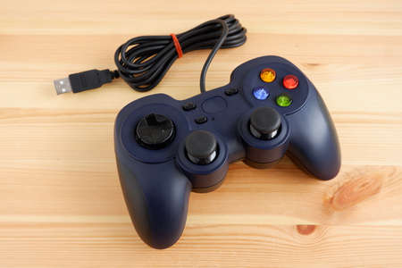 Usb wired joystick controller isolated on wooden backgroundの写真素材