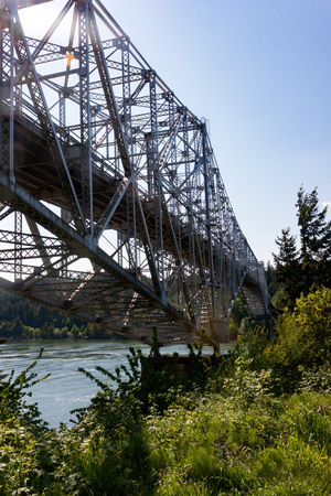 The Bridge of the Gods linking Oregon and Washington near Portland, Oregon.の写真素材