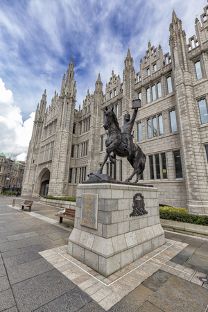 Robert the Bruce Statue in front of Marischal College in Aberdeen, United Kingdom.のeditorial素材