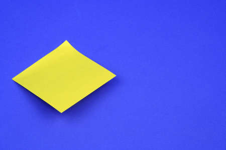 Blank post-it on a blue backgroundの写真素材