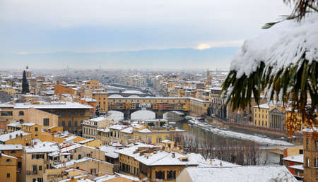 The famous Old Bridge in Florence with snow, Italy.のeditorial素材