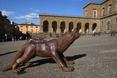Florence, Italy 19/7/2020: The wolves of Liu Ruowang artwork displayed in Pitti square (Piazza de 'Pitti) in Florence. italyのeditorial素材