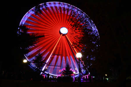 Florence, December 2021: Christmas holidays. Illuminated ferris wheel in the Christmas Park located near the Fortezza da Basso. Italy.のeditorial素材