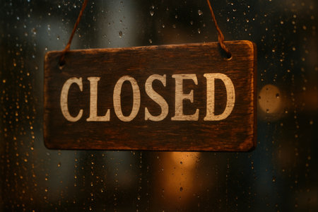 Rustic Closed Sign Hanging On Rainy Window Glass At Nightの素材