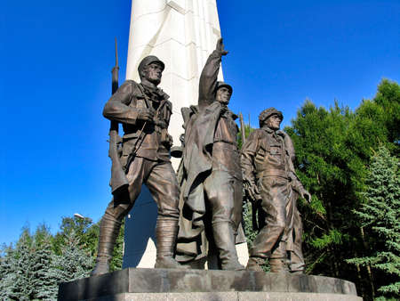 Monument to countries of anti-Hitler coalition - statue of soldiers of armies of USSR, USA, France, UK. Alley Partisans, July 26, 2014, Victory Park on Poklonnaya hill, Moscow, Russiaのeditorial素材