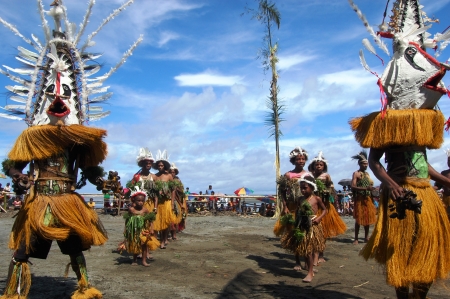 Traditional tribal dance at mask festival 7th Gulf Mask Festival, Toare Village, Gulf Province, Papua New Guinea on June 19, 2011のeditorial素材